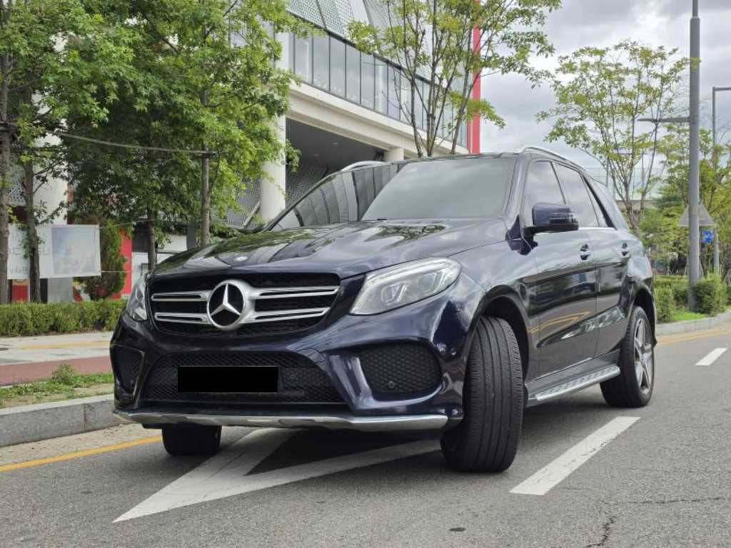 Mercedes-Benz GLE-Class — photo 01