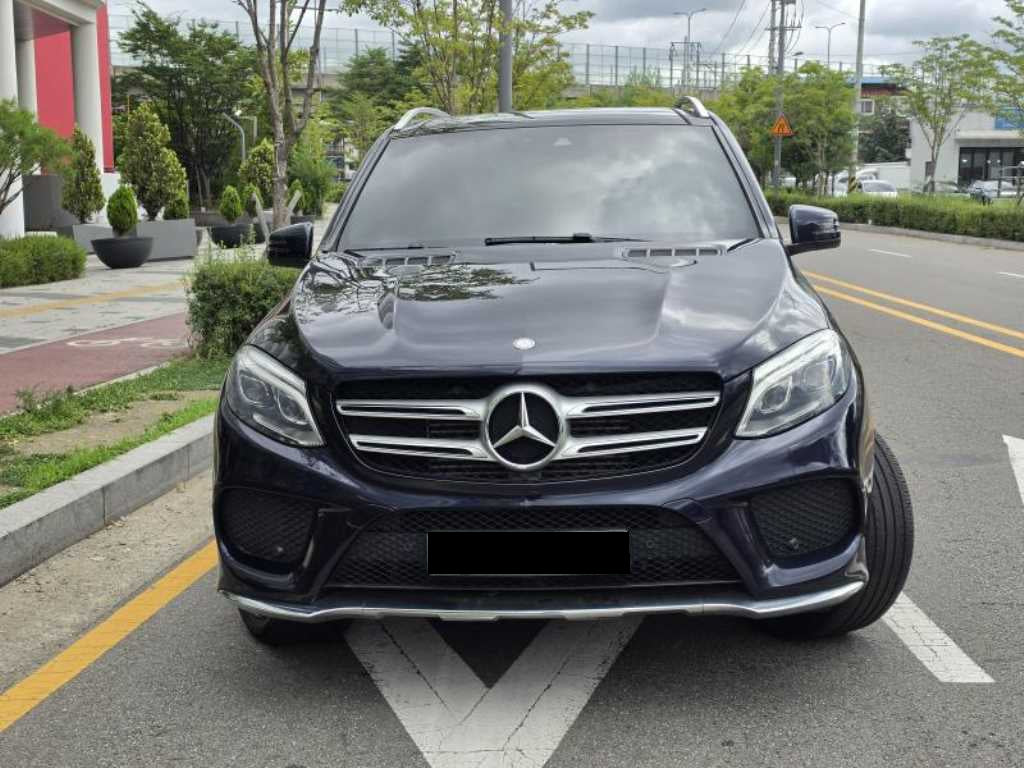 Mercedes-Benz GLE-Class — photo 02