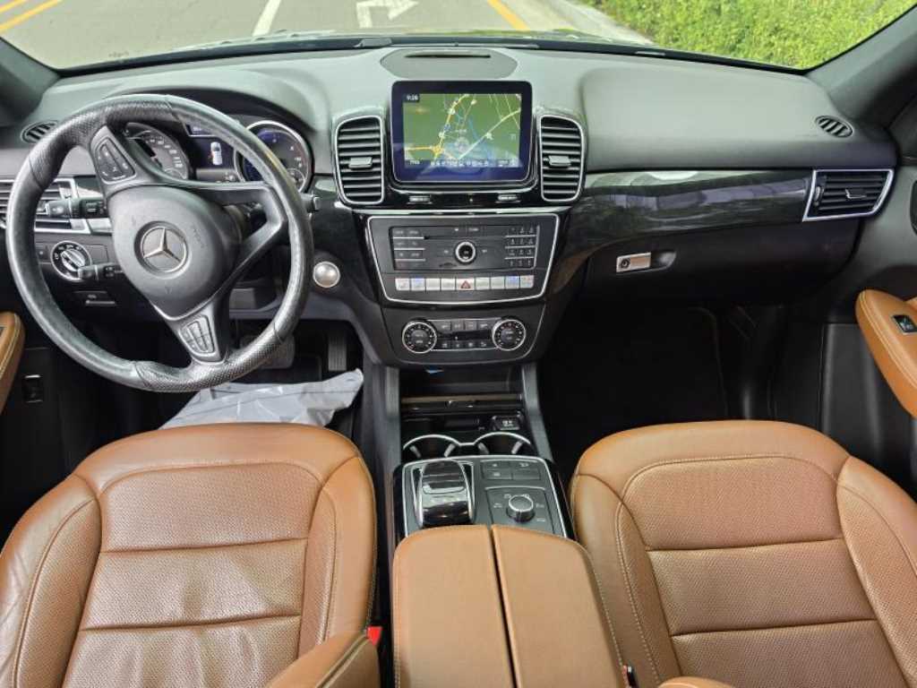 Mercedes-Benz GLE-Class — photo 13