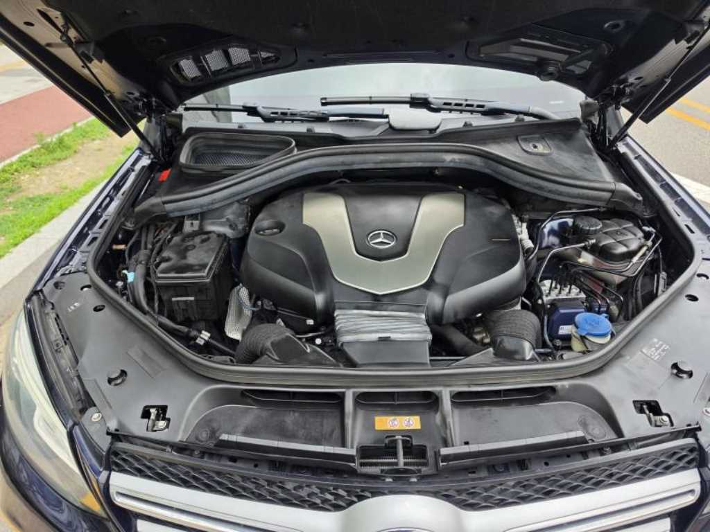 Mercedes-Benz GLE-Class — photo 14