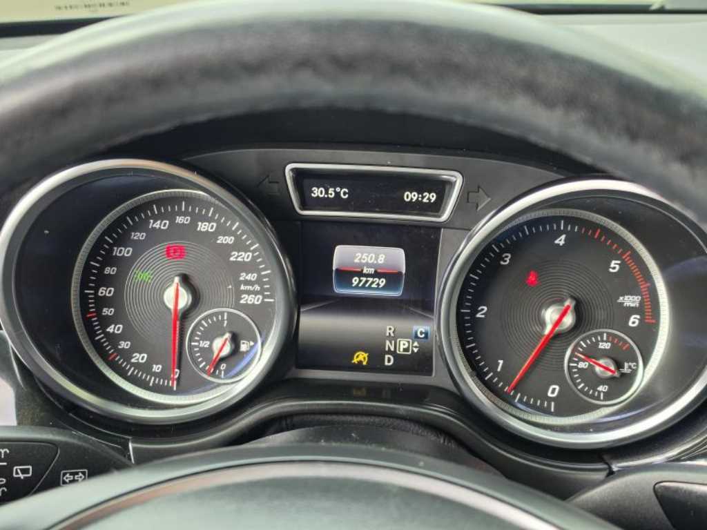 Mercedes-Benz GLE-Class — photo 15
