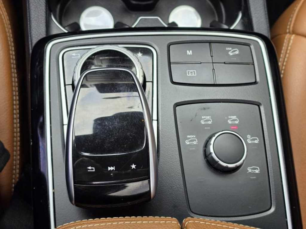 Mercedes-Benz GLE-Class — photo 18