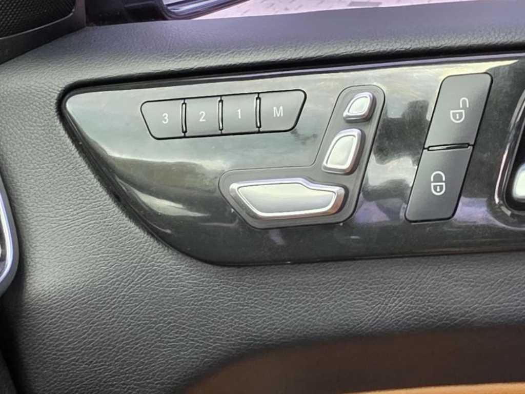 Mercedes-Benz GLE-Class — photo 19