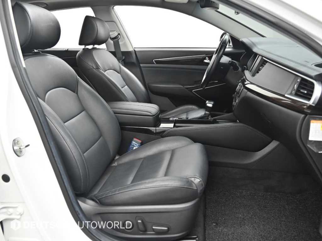 Kia K7 — photo 10