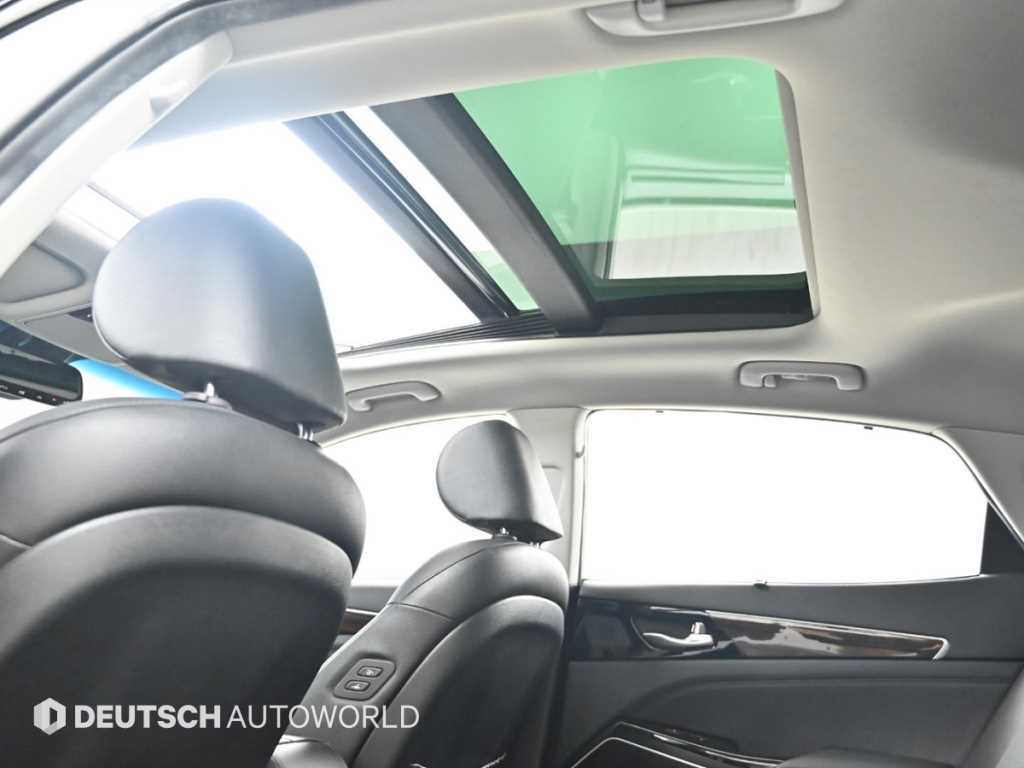 Kia K7 — photo 18