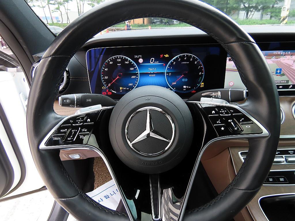 Mercedes-Benz E-Class — photo 06