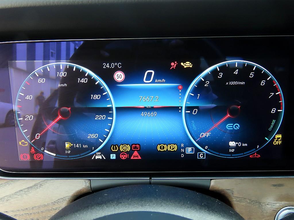 Mercedes-Benz E-Class — photo 07