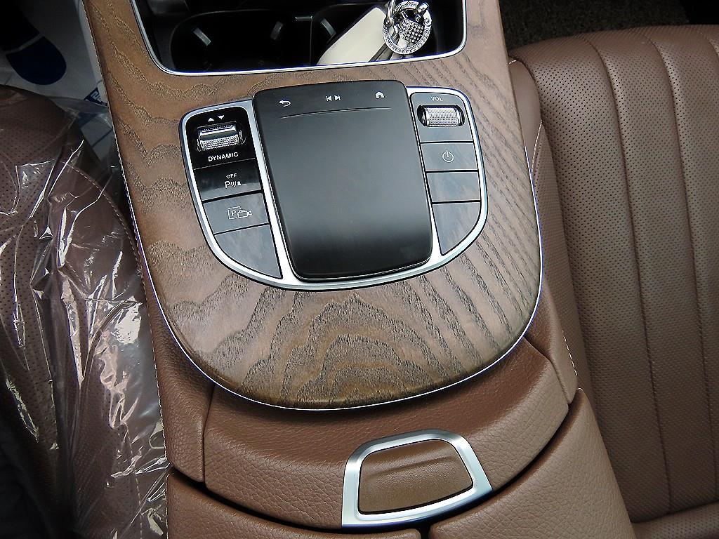 Mercedes-Benz E-Class — photo 10