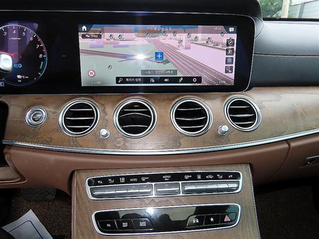 Mercedes-Benz E-Class — photo 11
