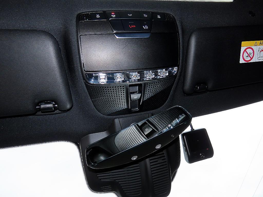 Mercedes-Benz E-Class — photo 14