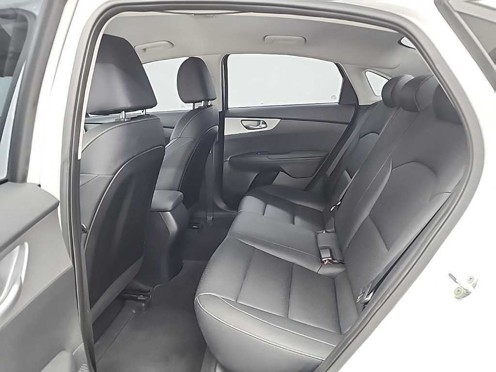 Kia K3 — photo 13