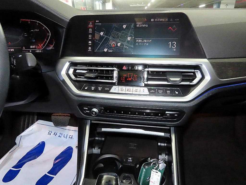 BMW 3-Series — photo 11