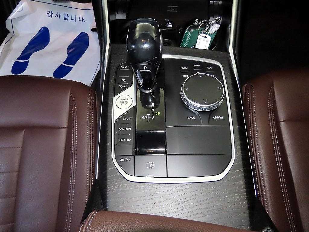 BMW 3-Series — photo 12