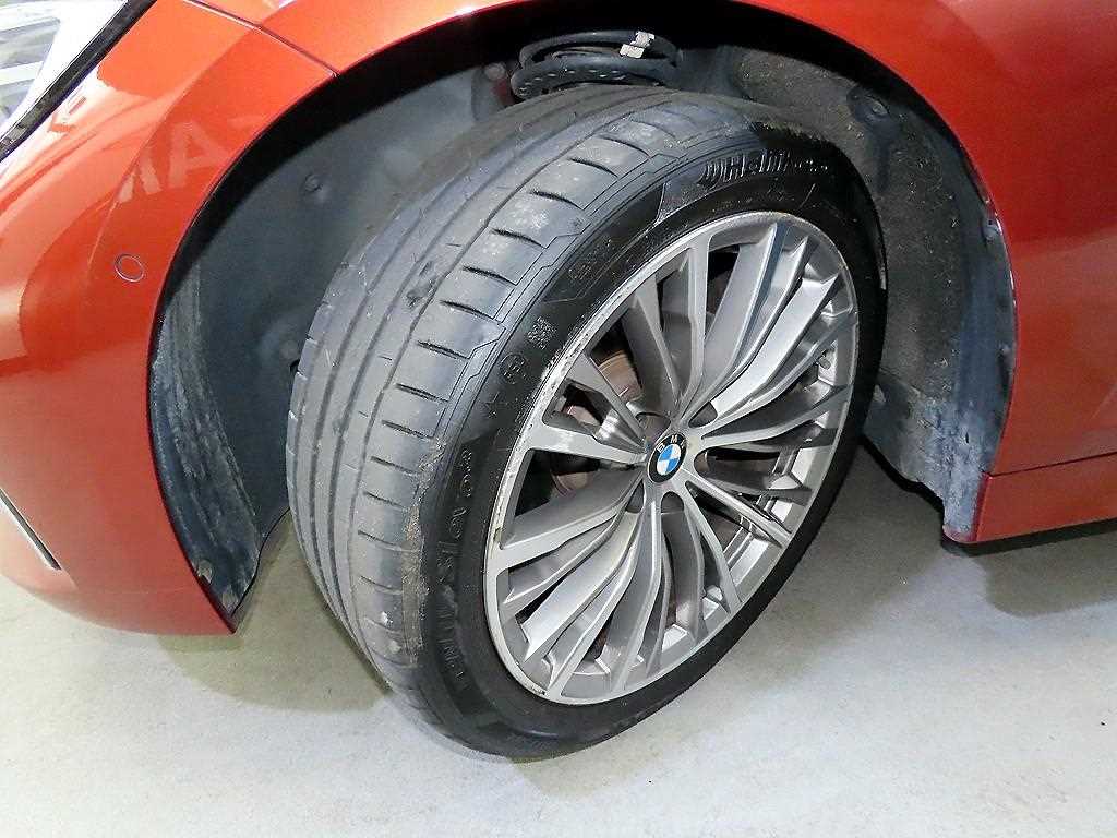 BMW 3-Series — photo 20
