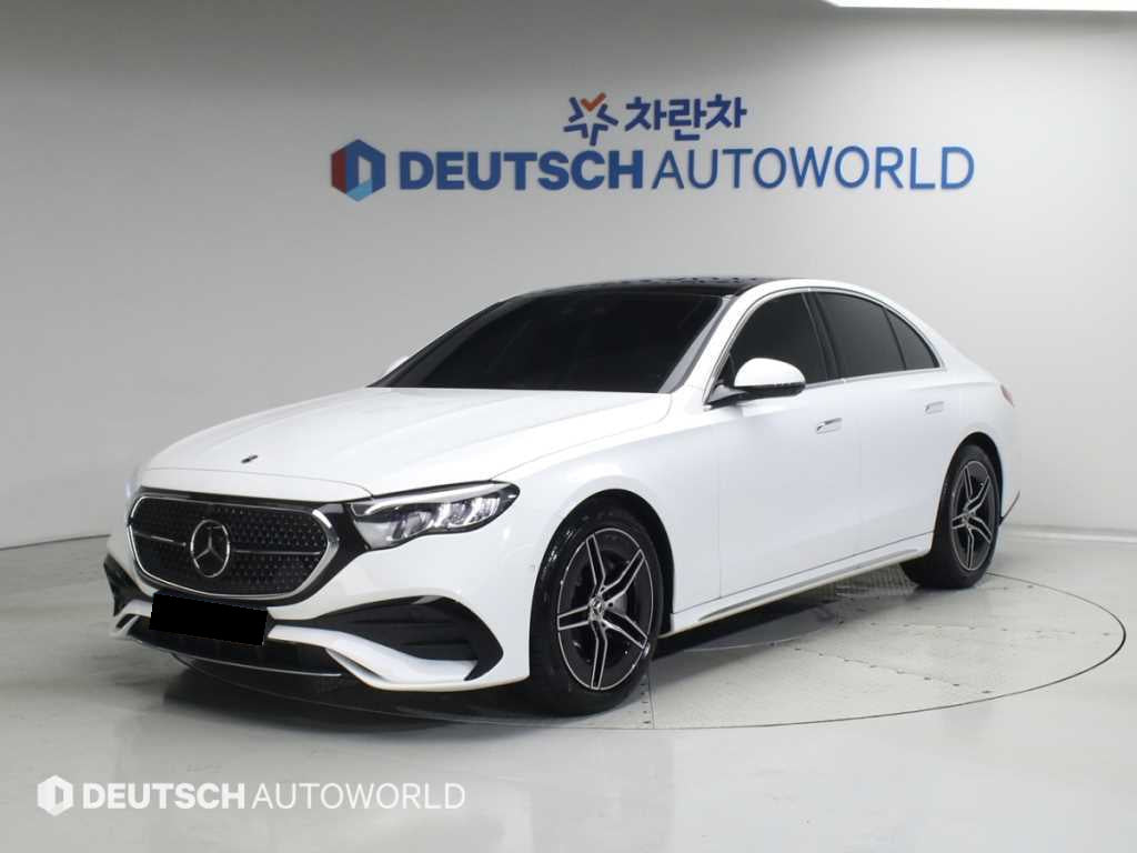 Mercedes-Benz E-Class — photo 01
