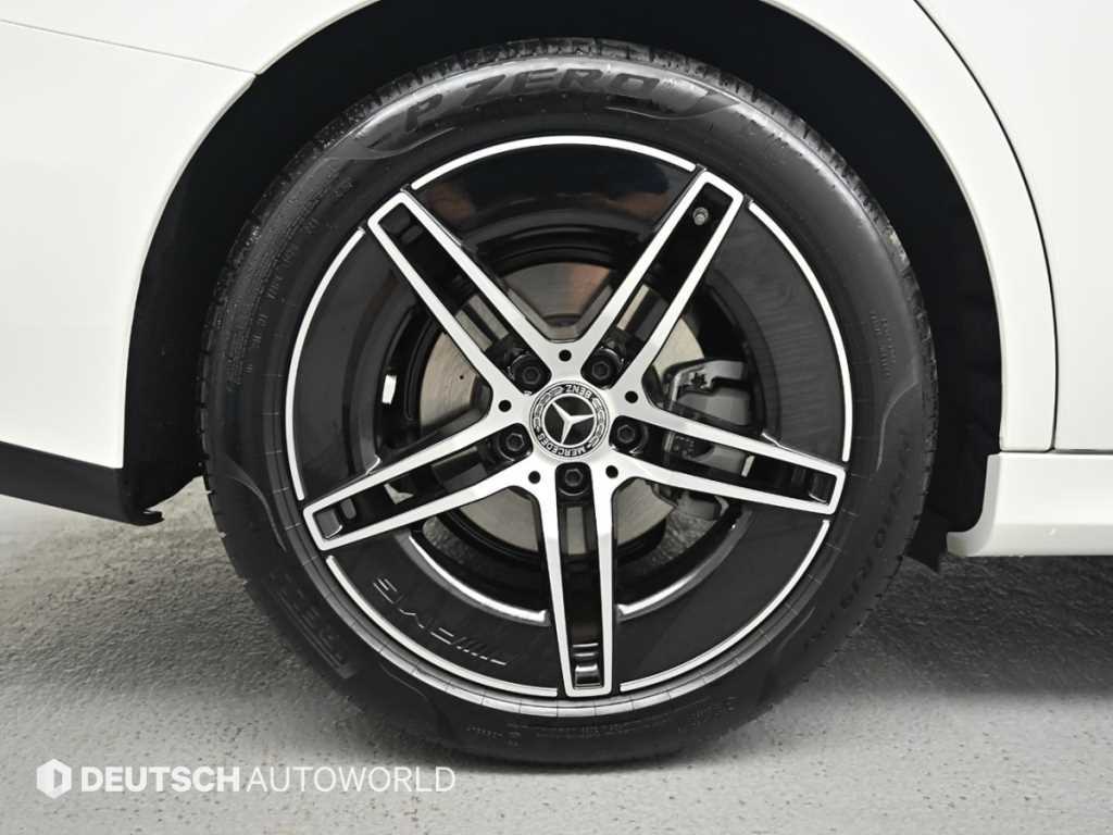 Mercedes-Benz E-Class — photo 05