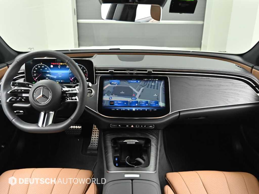 Mercedes-Benz E-Class — photo 07