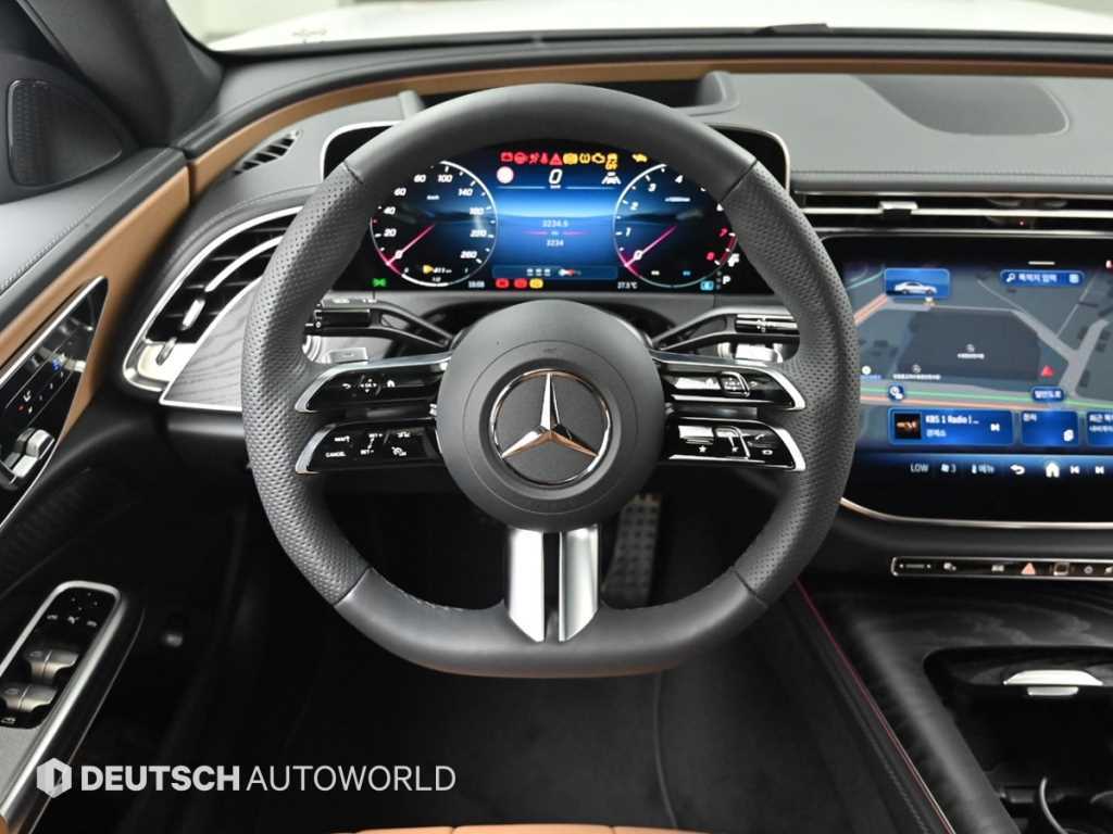 Mercedes-Benz E-Class — photo 13