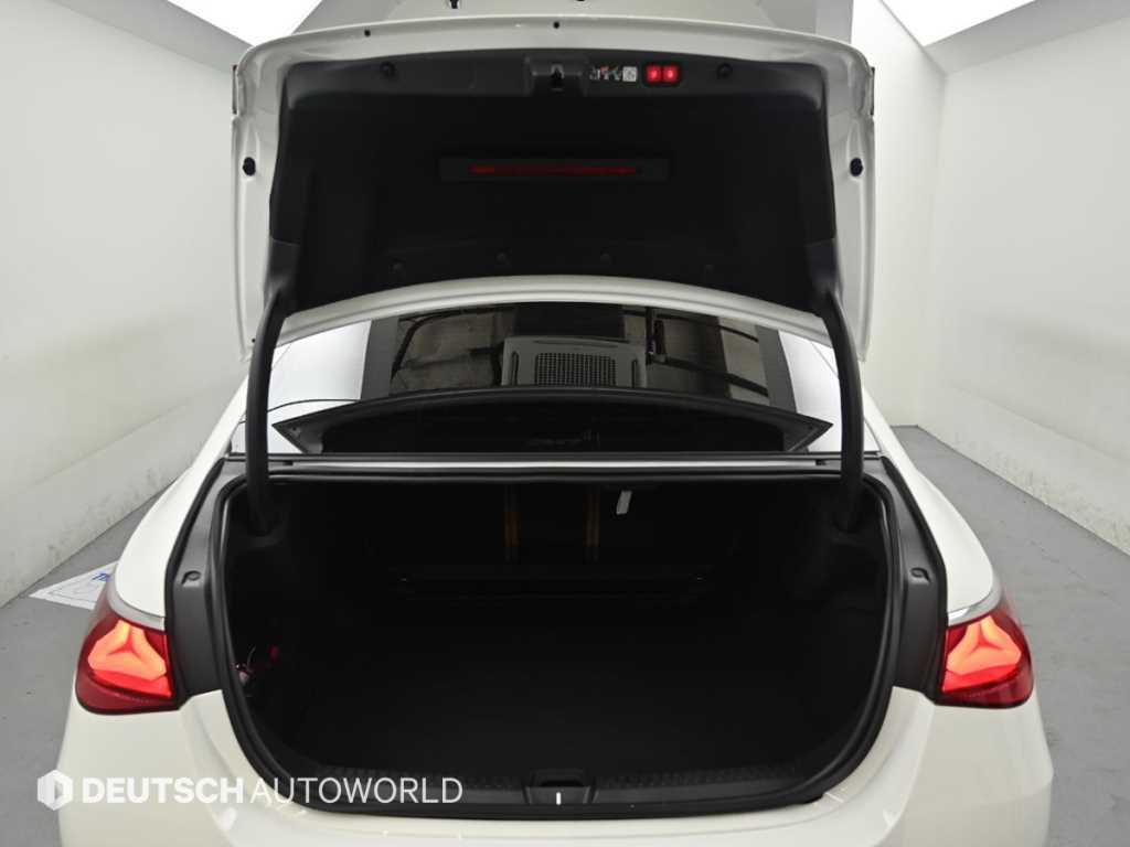Mercedes-Benz E-Class — photo 19