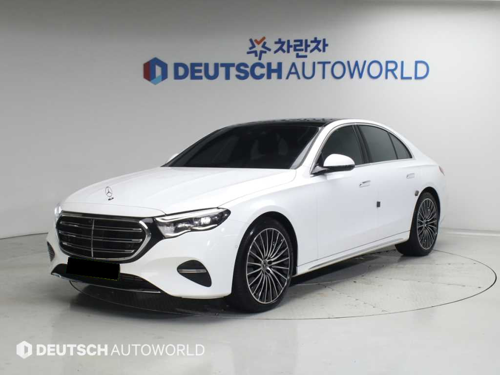 Mercedes-Benz E-Class — photo 01
