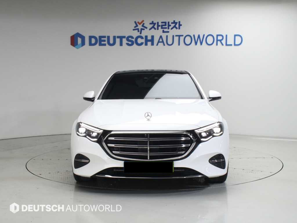 Mercedes-Benz E-Class — photo 03