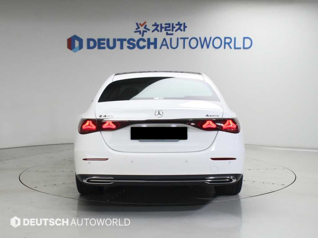 Mercedes-Benz E-Class — photo 04
