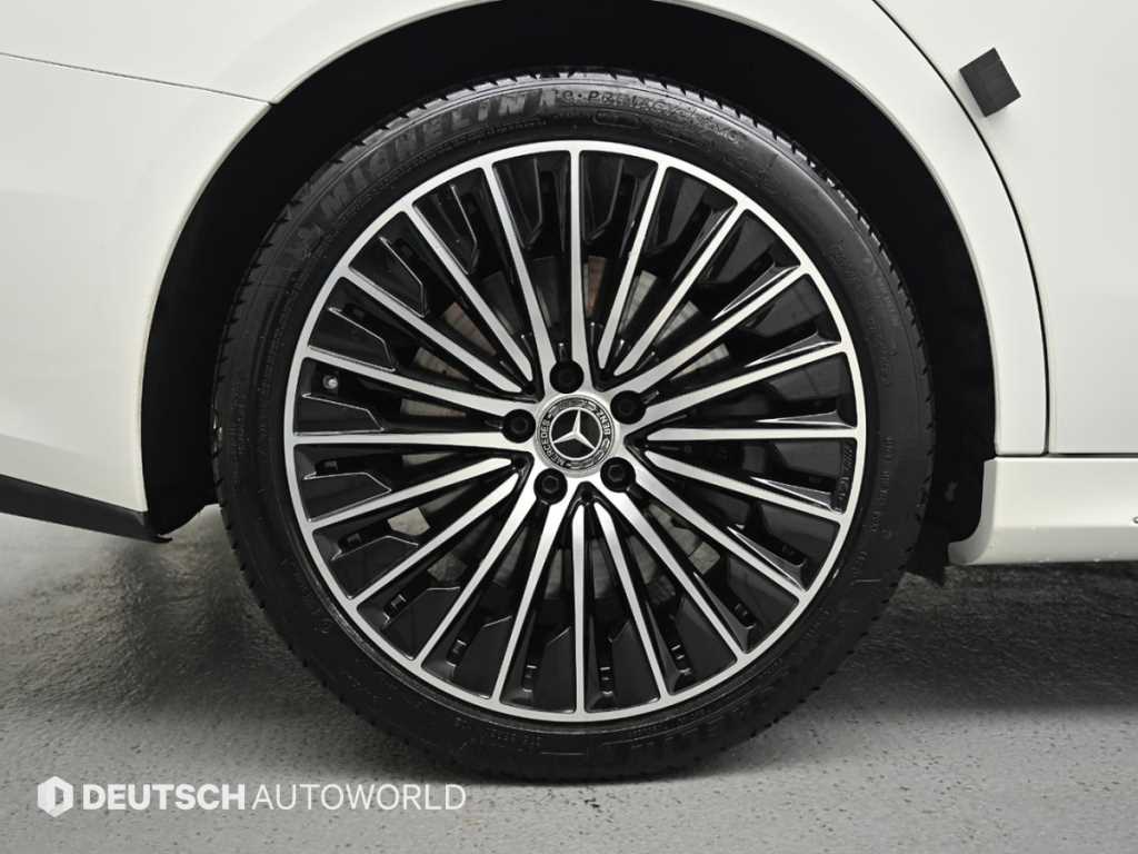 Mercedes-Benz E-Class — photo 05