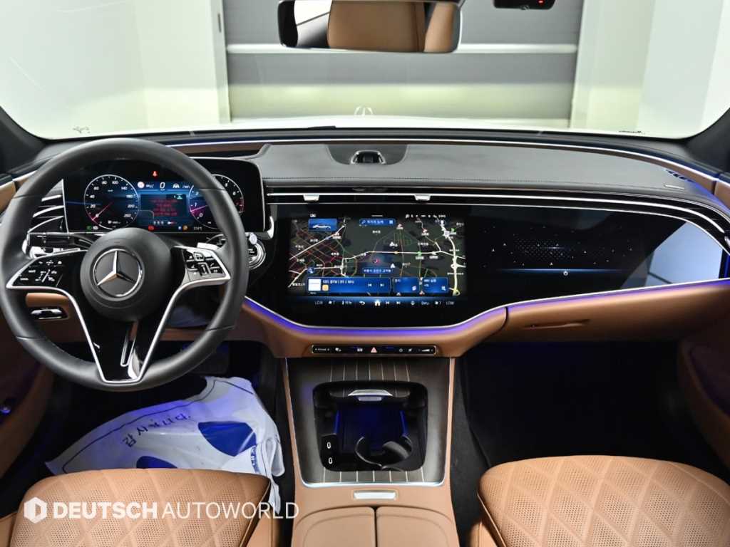 Mercedes-Benz E-Class — photo 07