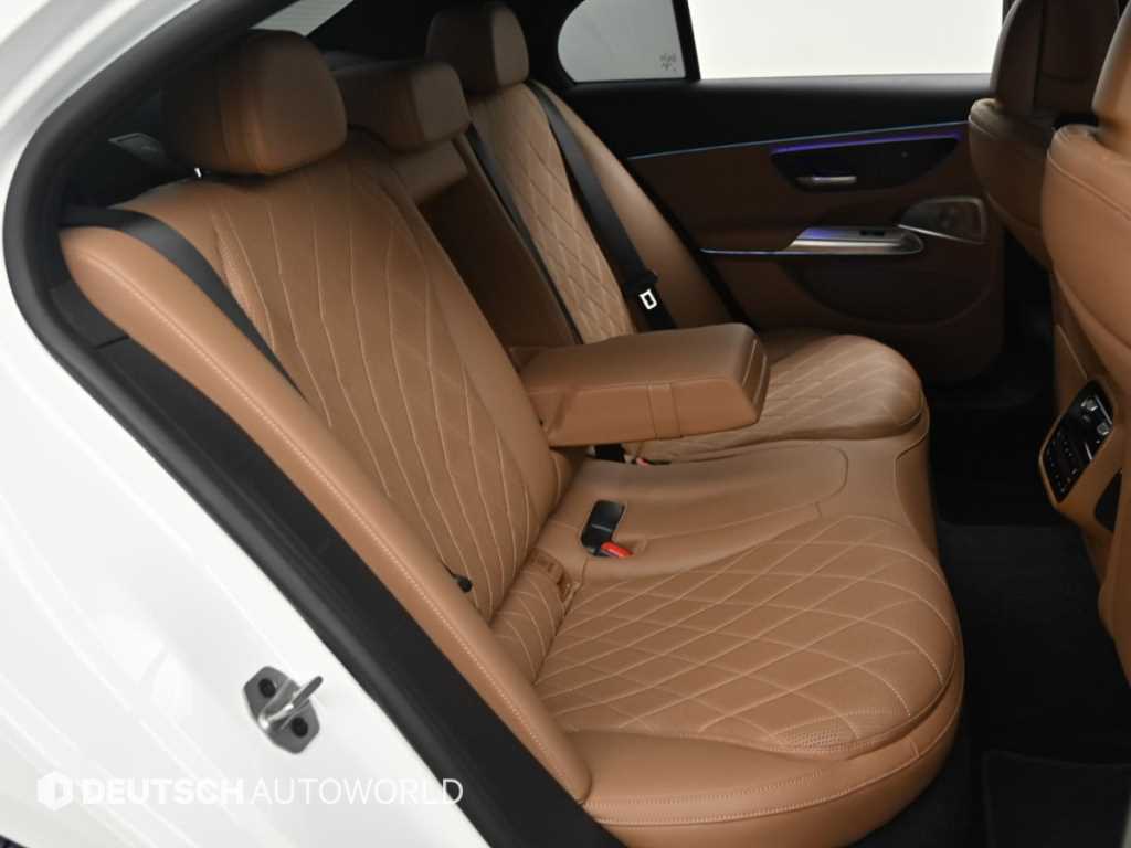 Mercedes-Benz E-Class — photo 12
