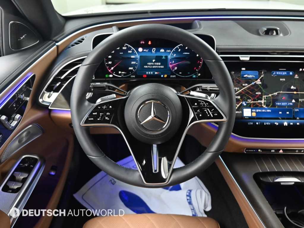 Mercedes-Benz E-Class — photo 13