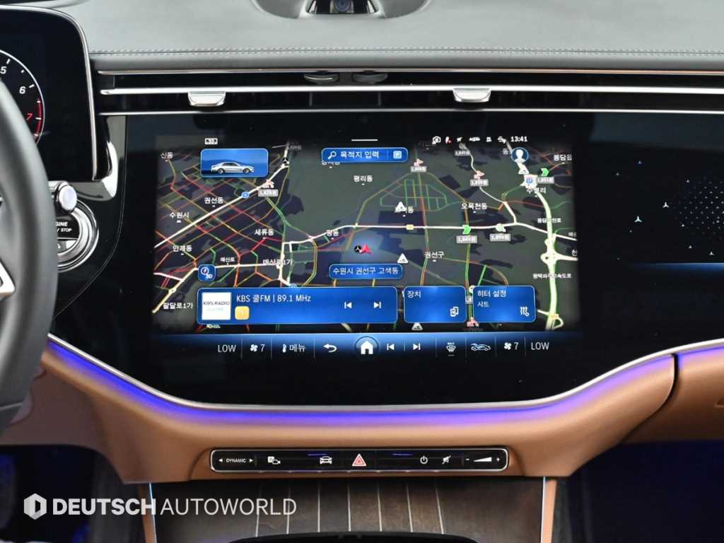 Mercedes-Benz E-Class — photo 14