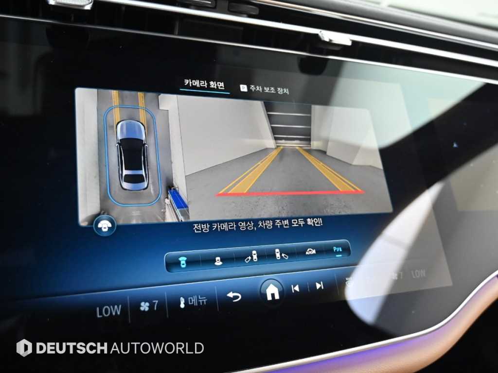 Mercedes-Benz E-Class — photo 15