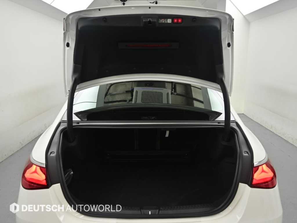 Mercedes-Benz E-Class — photo 19