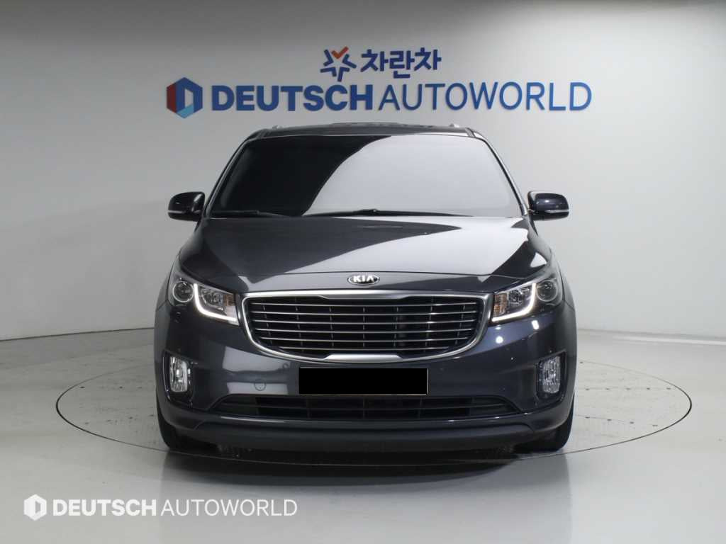 Kia Carnival — photo 03