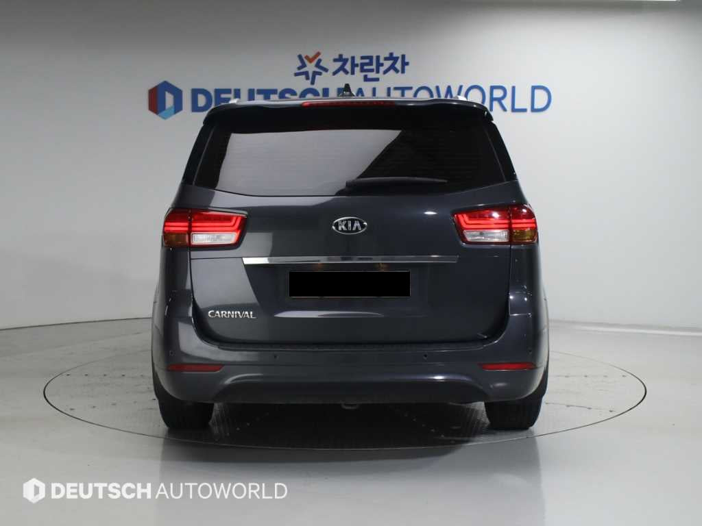 Kia Carnival — photo 04