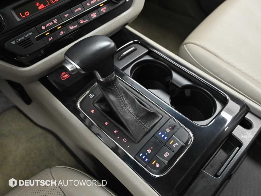 Kia Carnival — photo 09