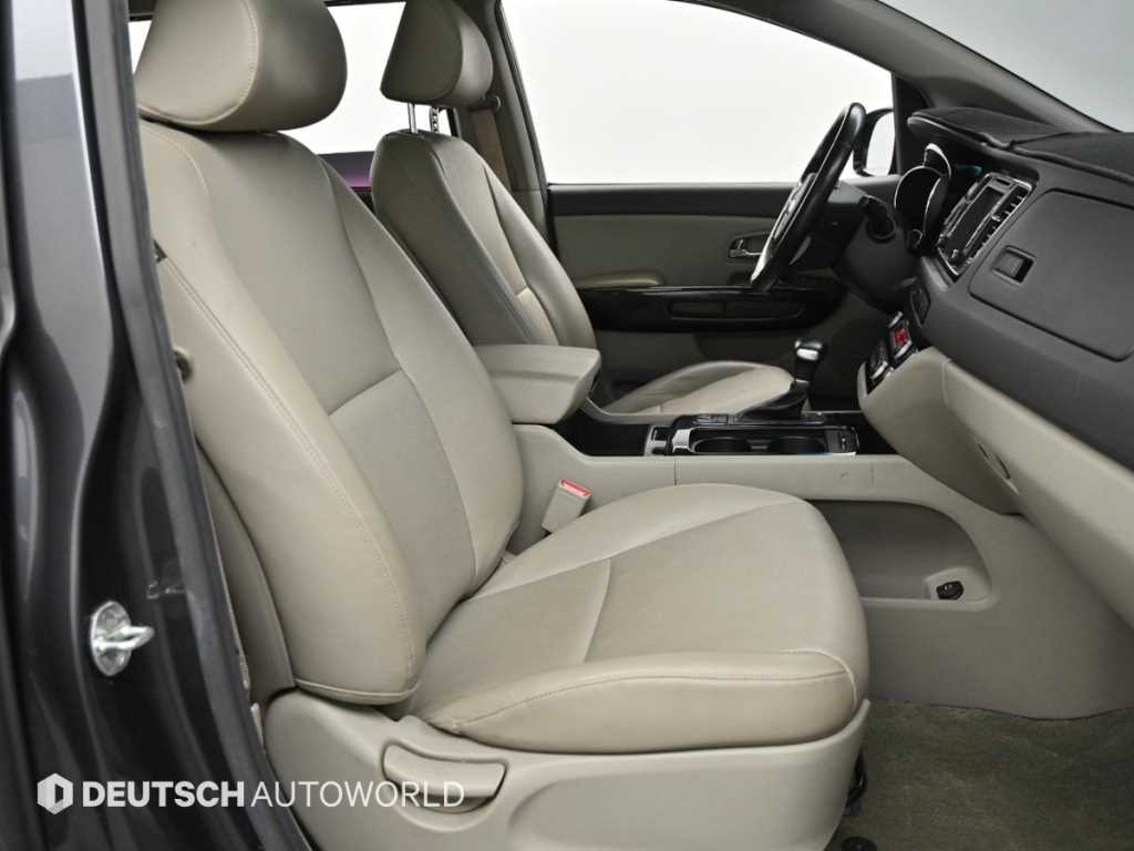 Kia Carnival — photo 10