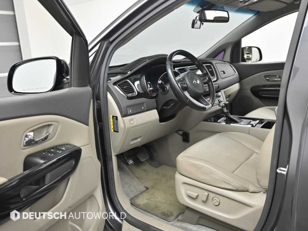 Kia Carnival — photo 11
