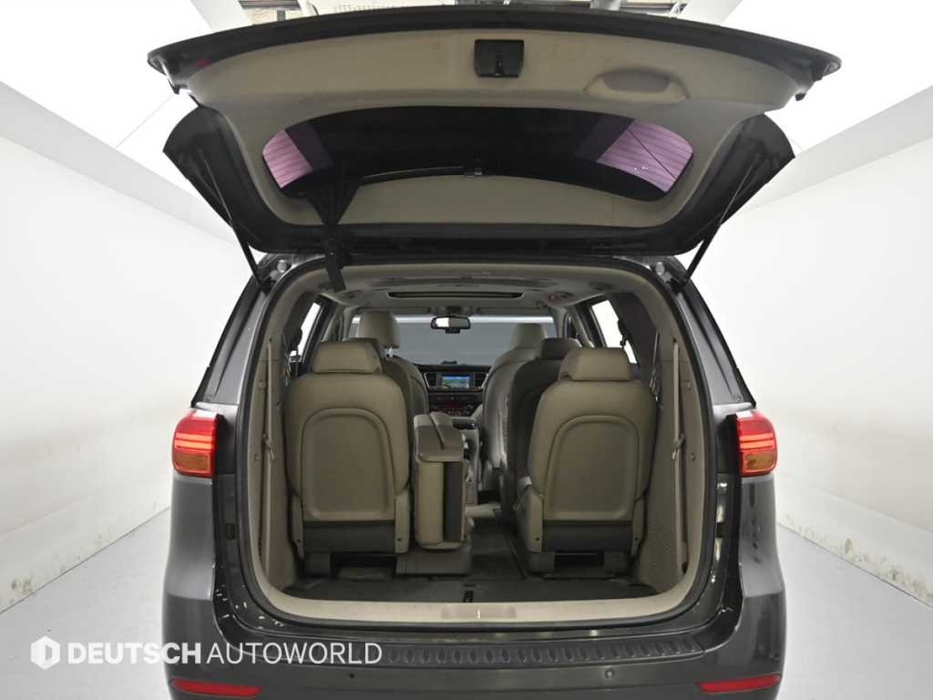 Kia Carnival — photo 19