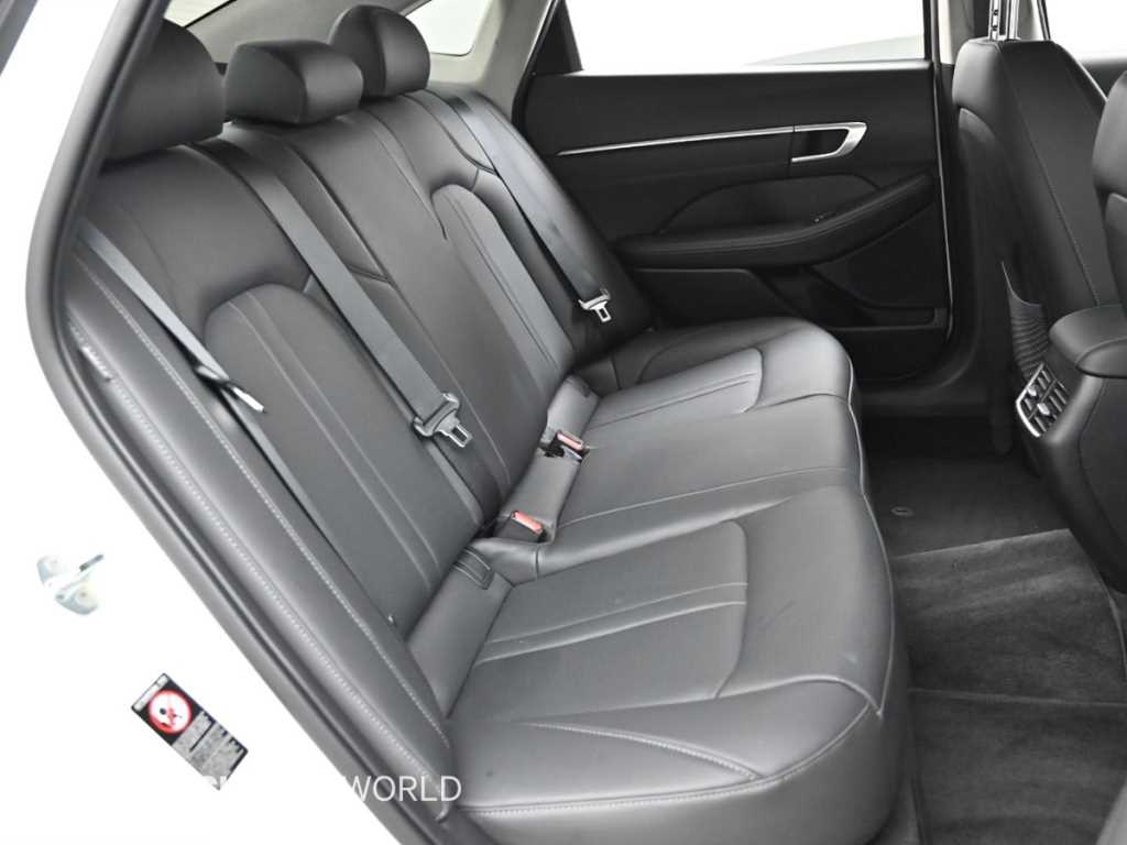 Hyundai Sonata — photo 12