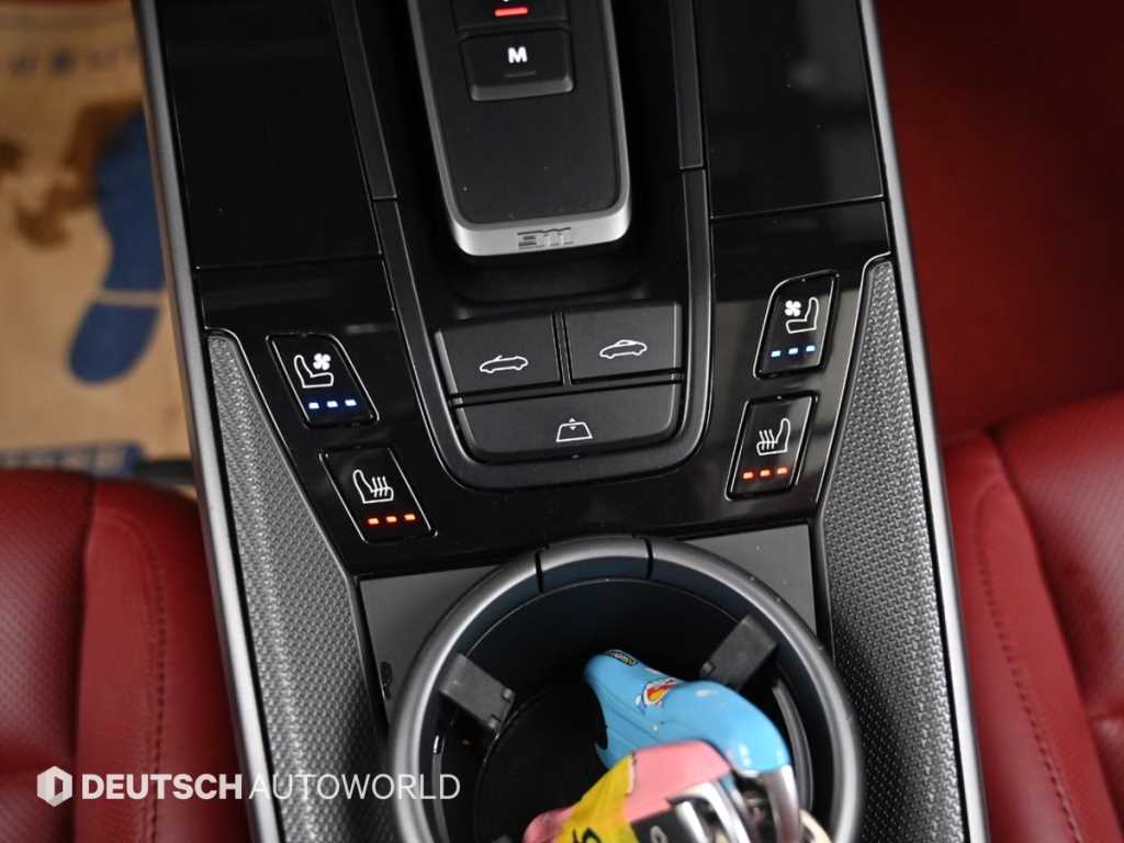Porsche 911 — photo 17