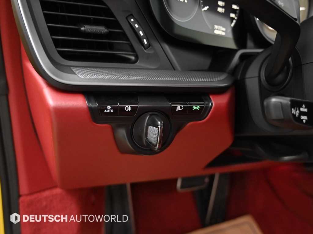 Porsche 911 — photo 18