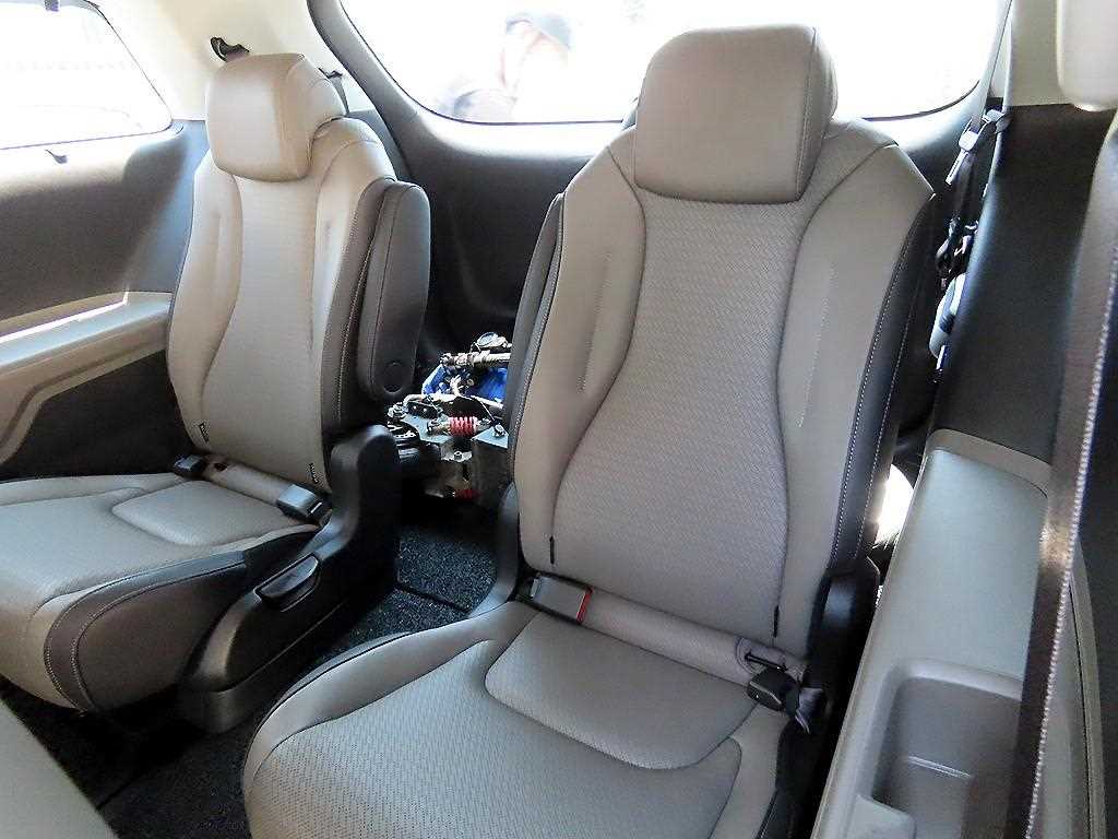 Kia Carnival — photo 07
