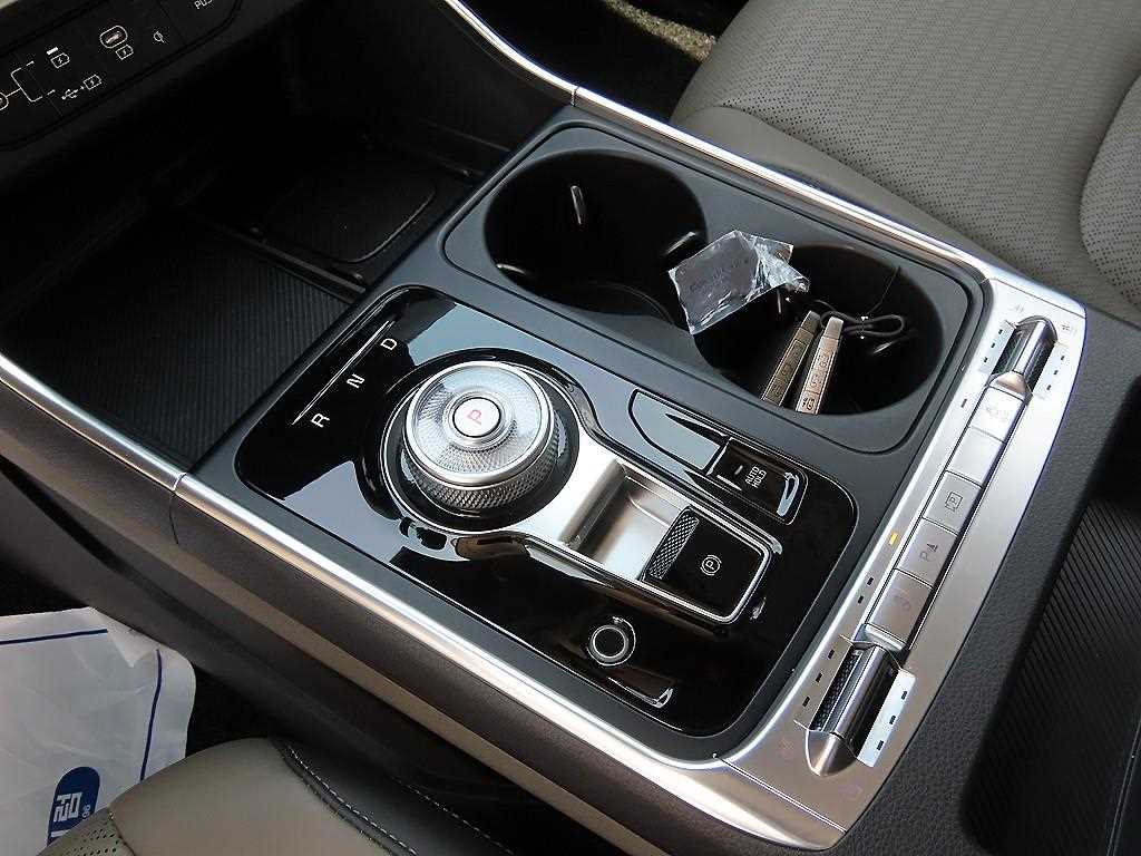 Kia Carnival — photo 12