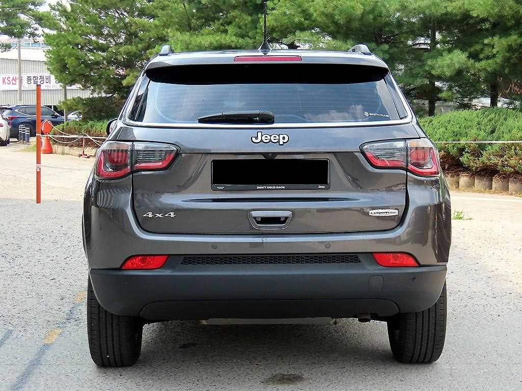 Jeep Compass — photo 04