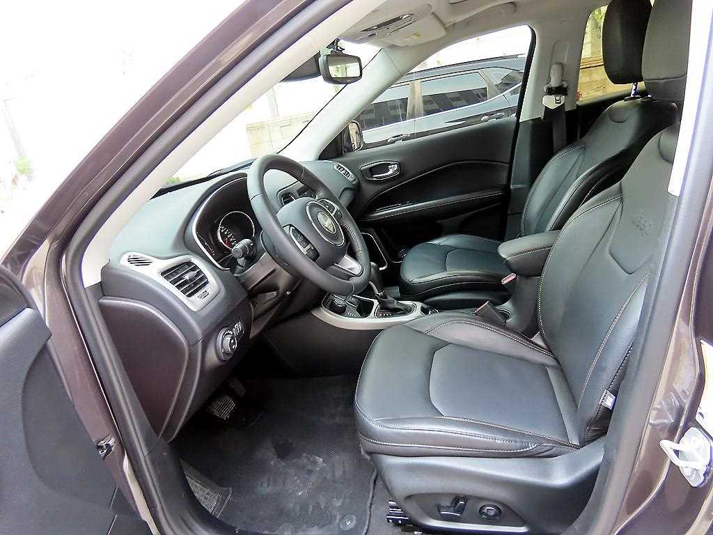 Jeep Compass — photo 05