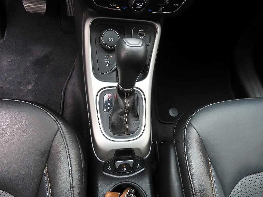 Jeep Compass — photo 10