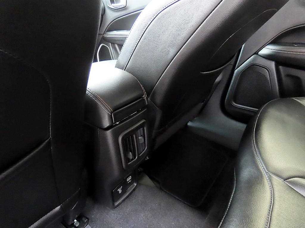 Jeep Compass — photo 15