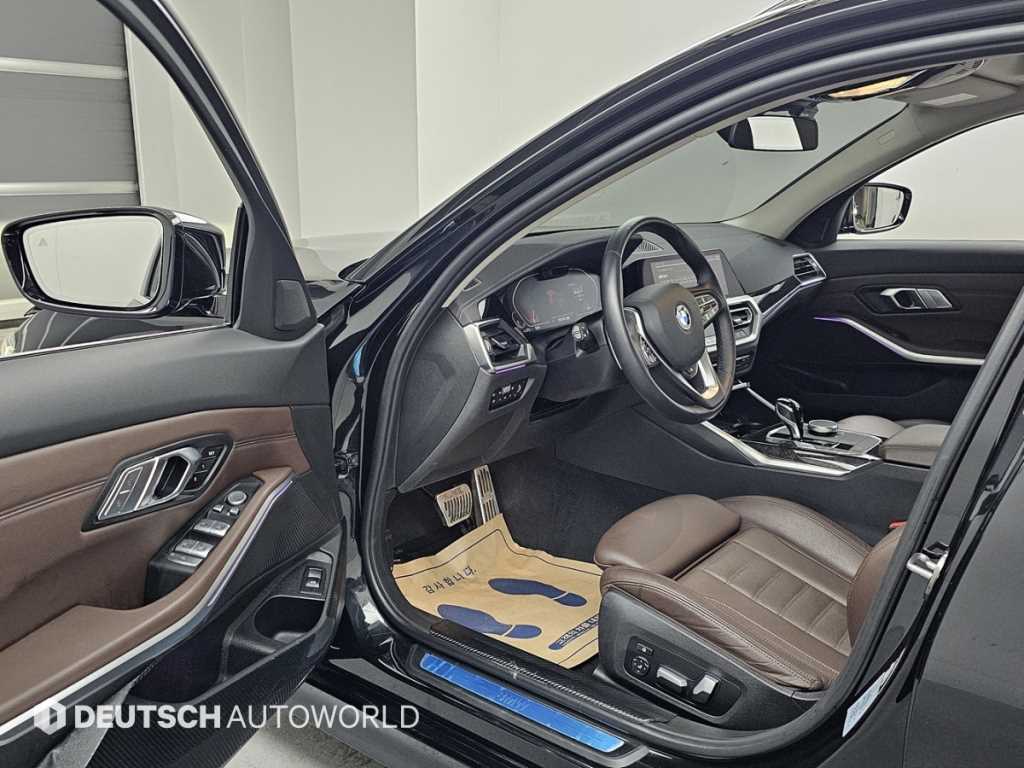 BMW 3-Series — photo 11