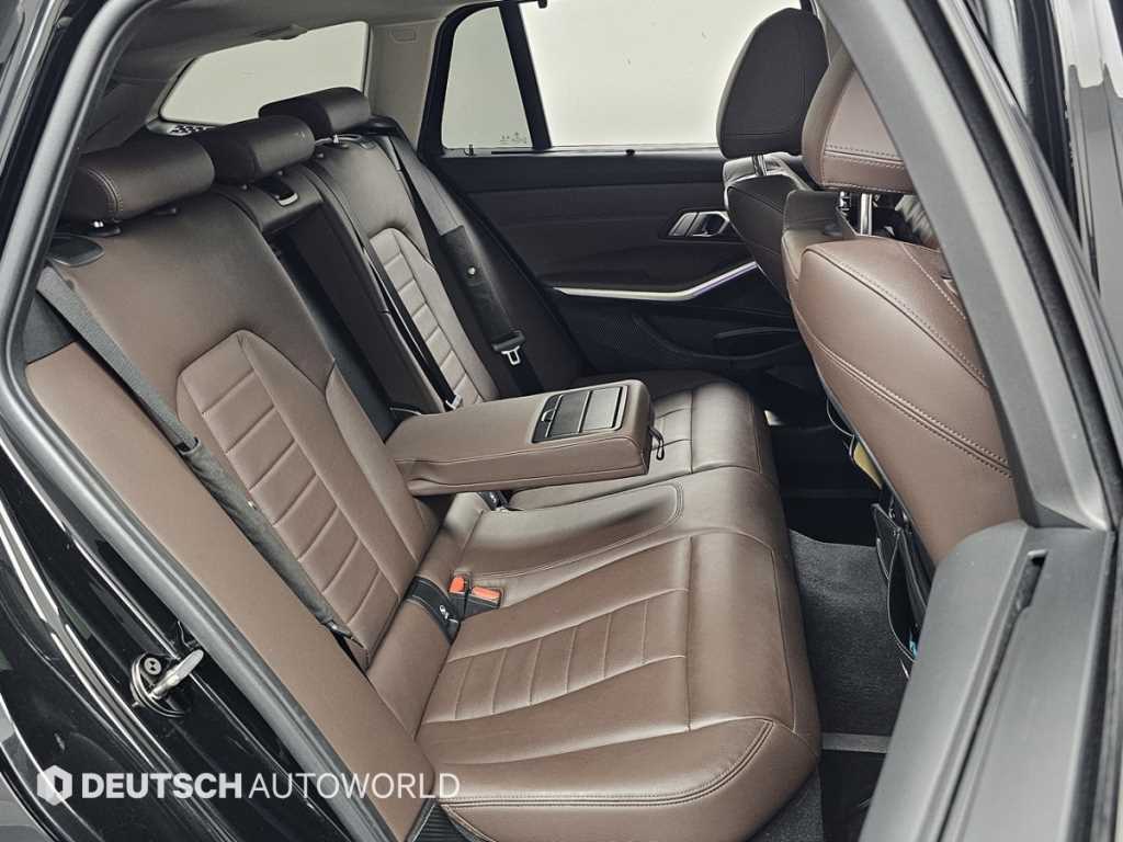 BMW 3-Series — photo 12